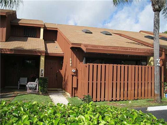 3rd image of 421 SE 14th Street #421