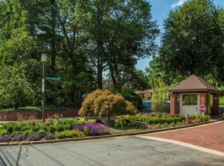 211 Hornbill Drive, Manhasset, NY 11030