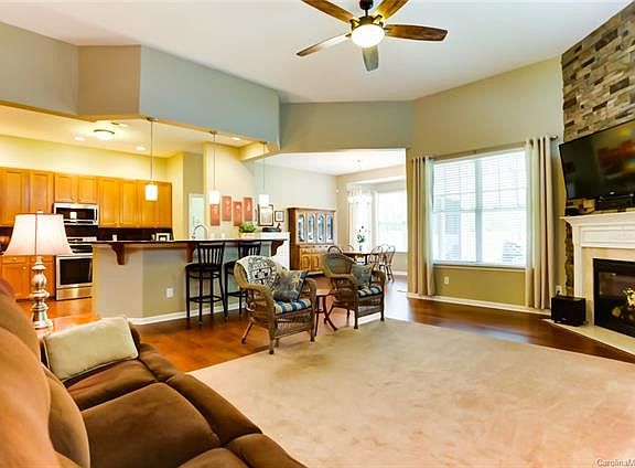 5th image of 672 Goldflower Dr