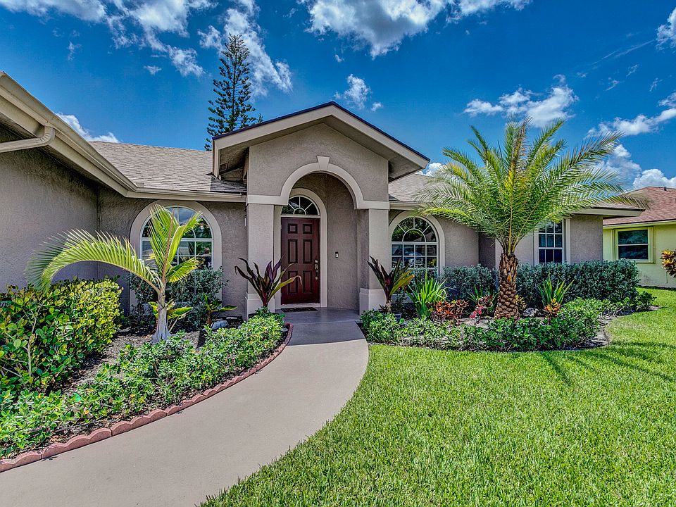 1st image of 215 Monterey Way