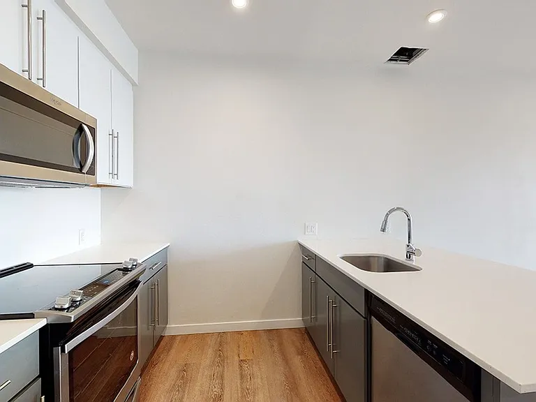Mile High Apartments at Sloan's Lake — Photo 7