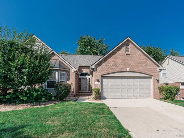 3865 Arbor Dr, Auburn Hills, MI 48326