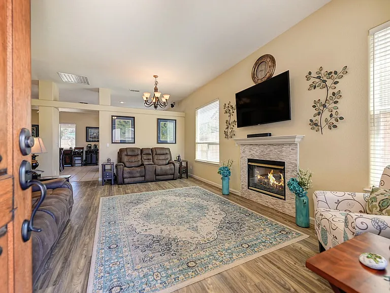 1669 Calabasa Dr — Photo 5