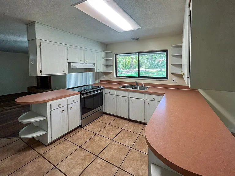 3524 NW 12th Ave — Photo 7