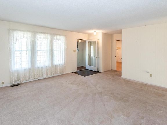 5th image of 2352 Glenrich Dr