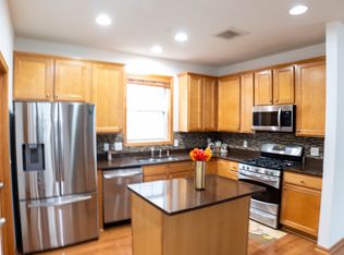 10008 Iris Ln, Eden Prairie, MN 55347