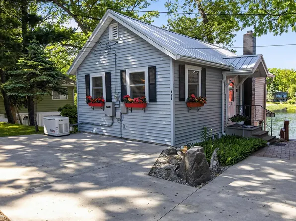 171 N Rock Lake Dr, Vestaburg, MI 48891