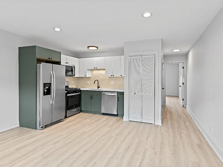 5616 N Washtenaw Ave #202 — Photo 3