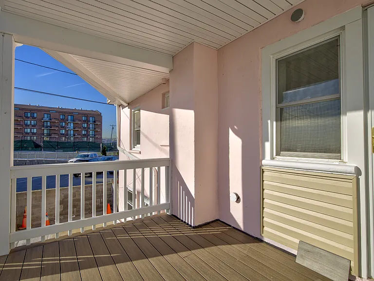 670 W Broadway #2 — Photo 18