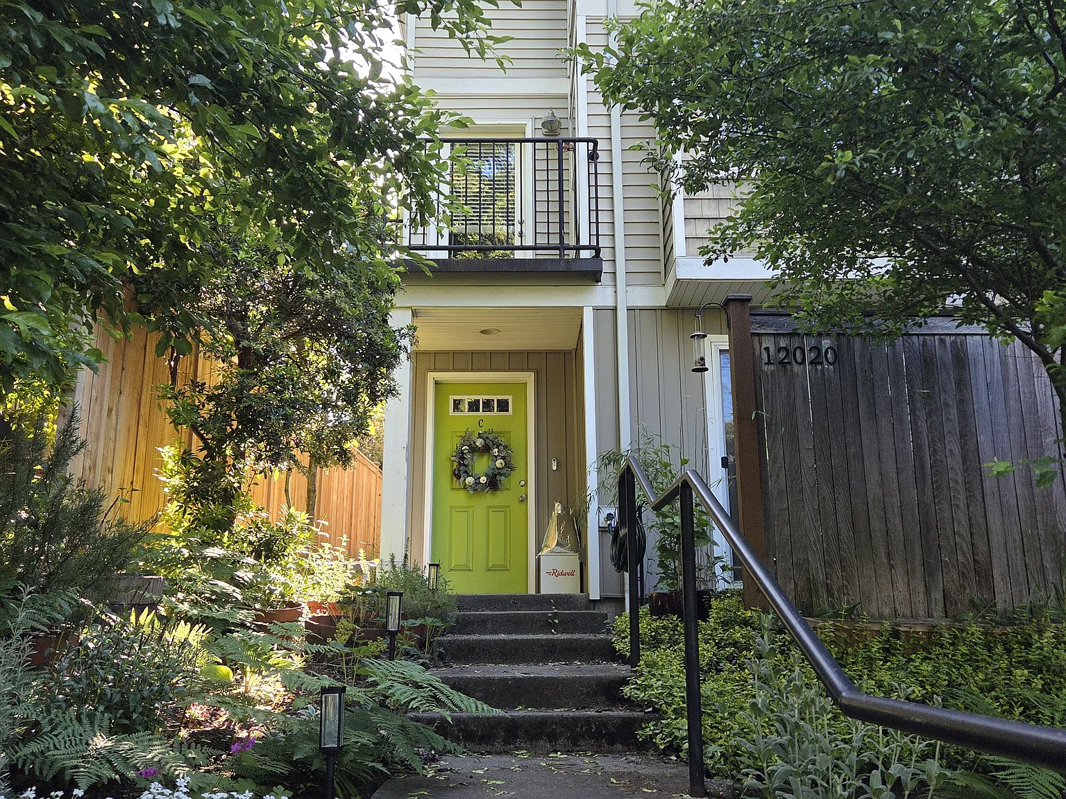 3 bed, 1.5 bath, 1300 sqft, $3,000 — Photo 3