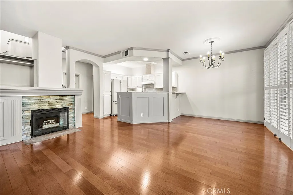 2 bed, 2.5 bath, 1205 sqft, $3,650 — Photo 2