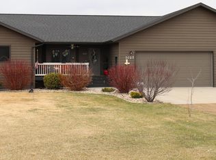 3127 Hoggarth Dr, Jamestown, ND 58401