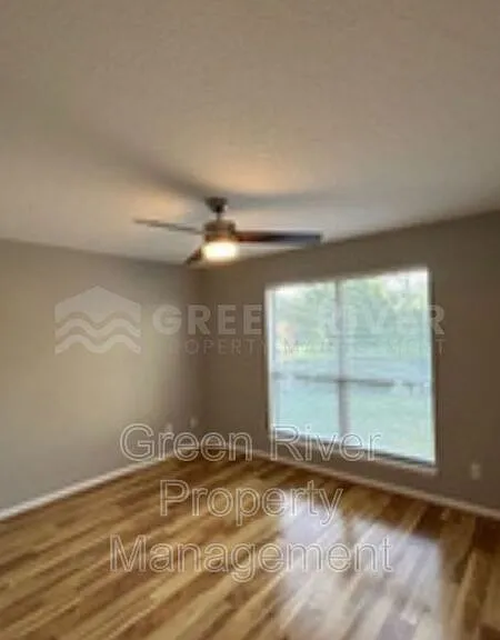1559 Lakeway Dr — Photo 18