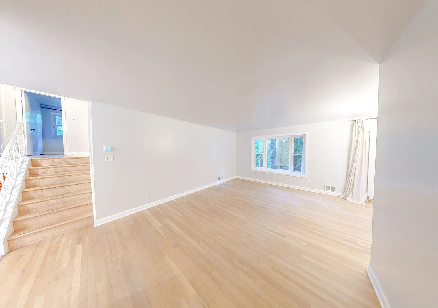 Nicely Updated 4Bed/2.5Bath - Split level home in Silver Spring! — Photo 1