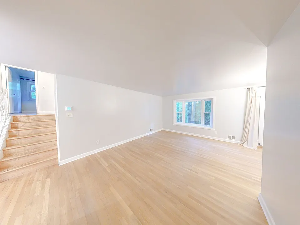 1216 Downs Dr