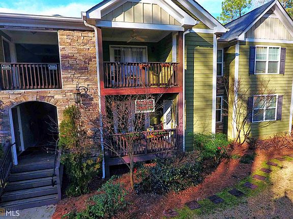 3rd image of 305 Madison Ct SE #305