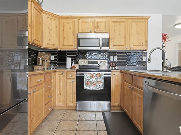 5th image of 3133 E Canyon Rd