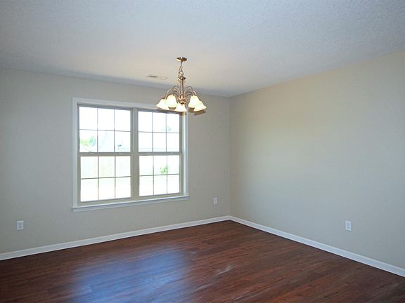 4th image of 422 Peaksview Dr