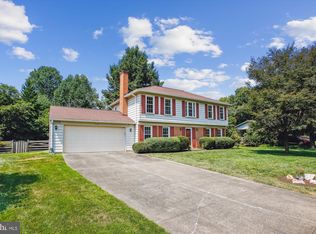 4706 Philadelphia Pl, Annandale, VA 22003