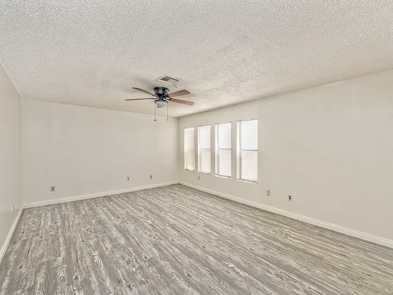 2080 Karen Ave #B63 — Photo 5
