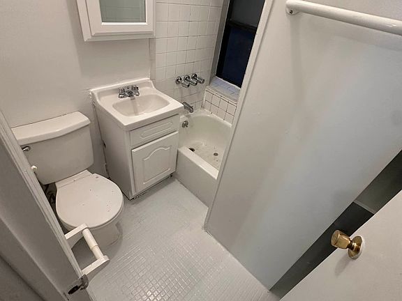 4th image of 233 E 77th St #2