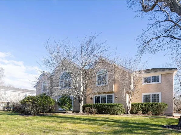 10 Michaels Way, Westhampton Beach, NY 11978