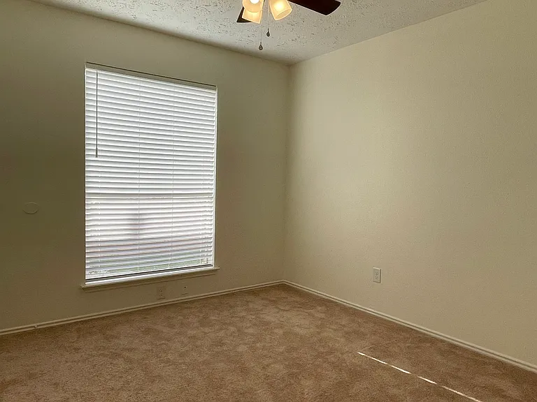 19927 Mountain Dale Dr — Photo 5