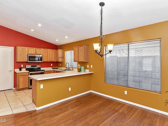 4th image of 3028 E Blackhawk Dr