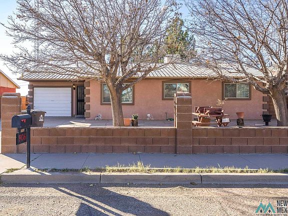3rd image of 906 S Encanto Cir