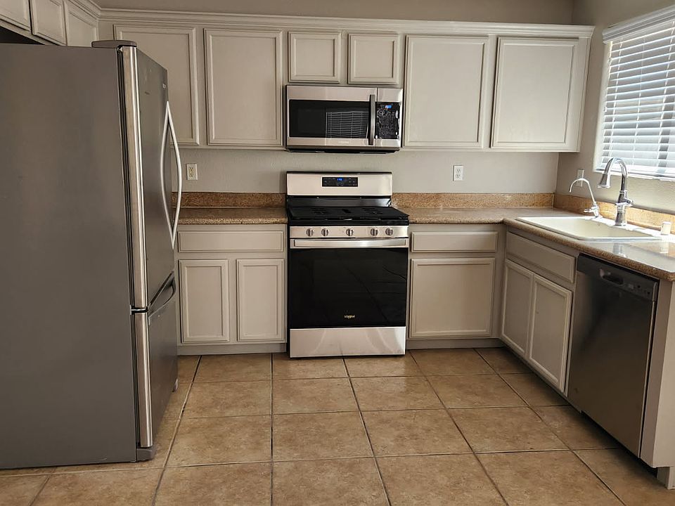 1st image of 4963 Groveland Ave