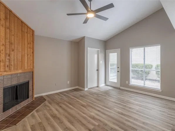12320 Crest Lake Dr, Houston, TX 77072