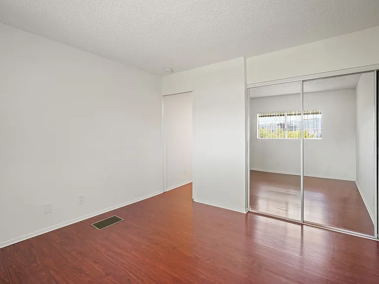 10845 Camarillo St #202 — Photo 3