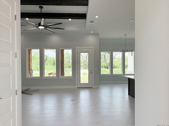 5th image of 165 E SHORT MEADOW DR