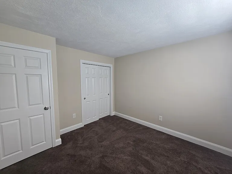 725 Broad St #4 — Photo 14