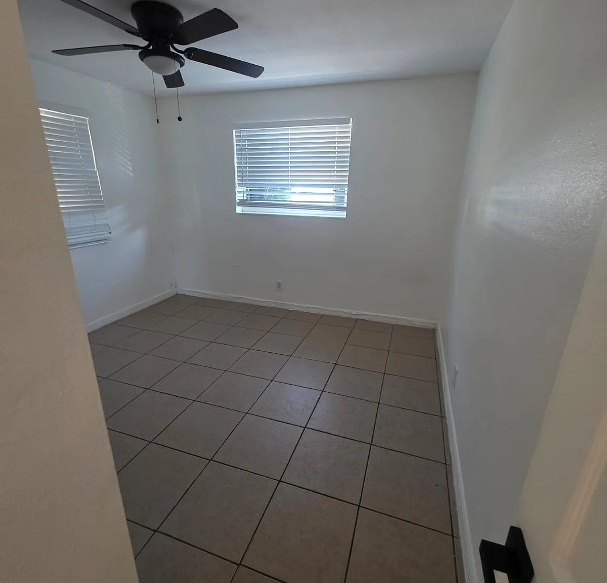 3 bed, 800 sqft, $2,200 — Photo 2