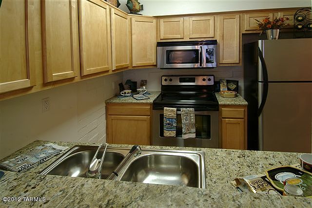 2nd image of 931 N Euclid Ave #128