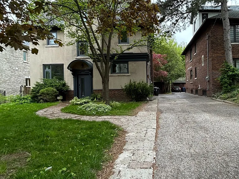 19 Glengrove Ave E #BSMT — Photo 3