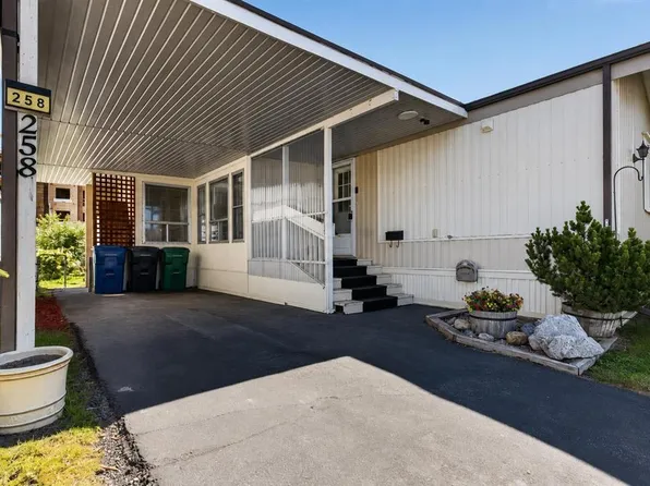 99 Arbour Lake Rd NW #258, Calgary, AB T3G 4E4