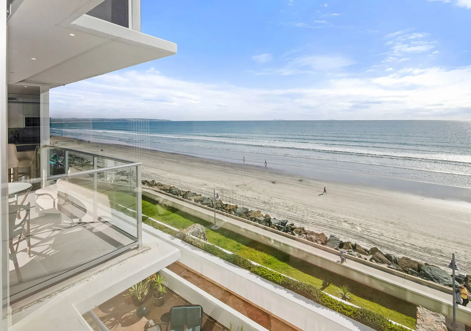 Beautiful vacation rental with ocean views - available now! — Photo 1