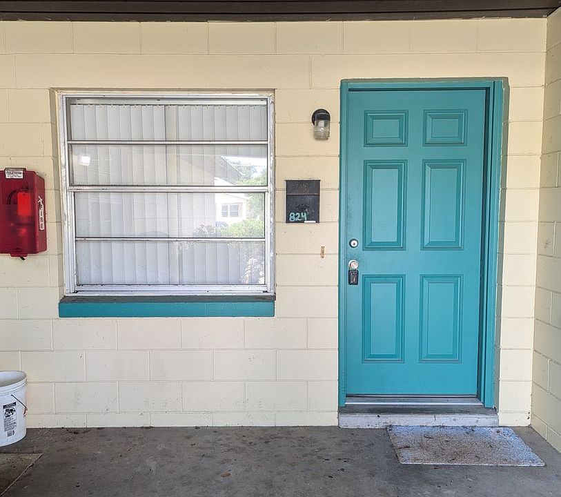 1st image of 824 N Saint Clair Abrams Ave