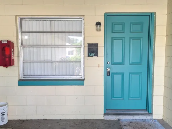 824 N Saint Clair Abrams Ave, Tavares, FL 32778