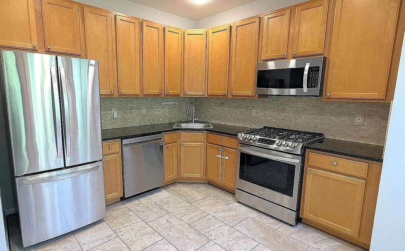 3 bed, 3.5 bath, 1600 sqft, $2,650 — Photo 3