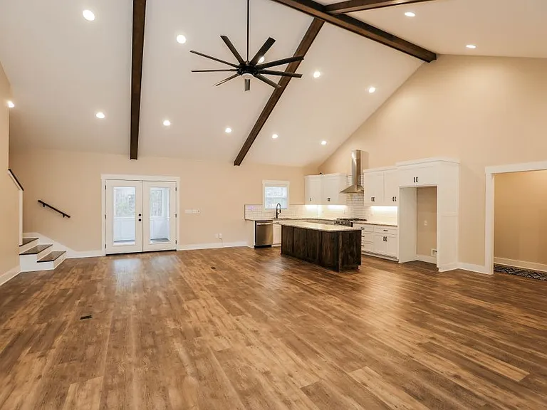 204 Blackberry Ln — Photo 10