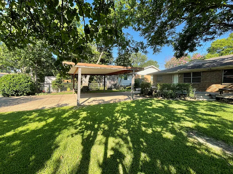 1303 Northlake Dr — Photo 24