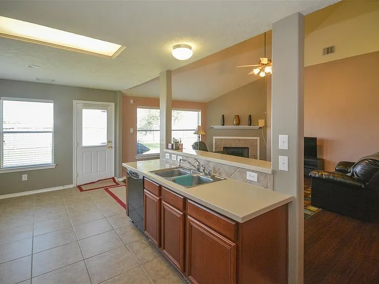 3008 Middletrace Ln — Photo 7