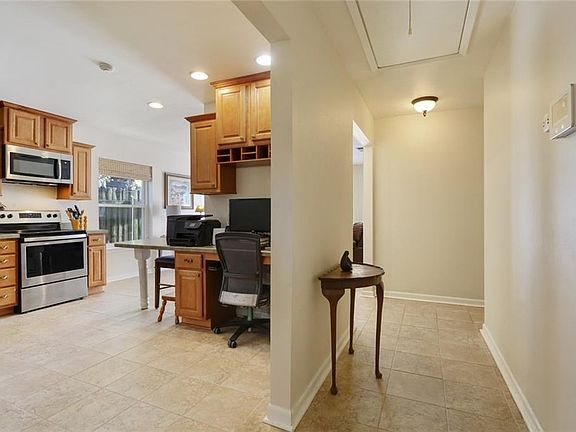 3rd image of 5711 Albany Ct