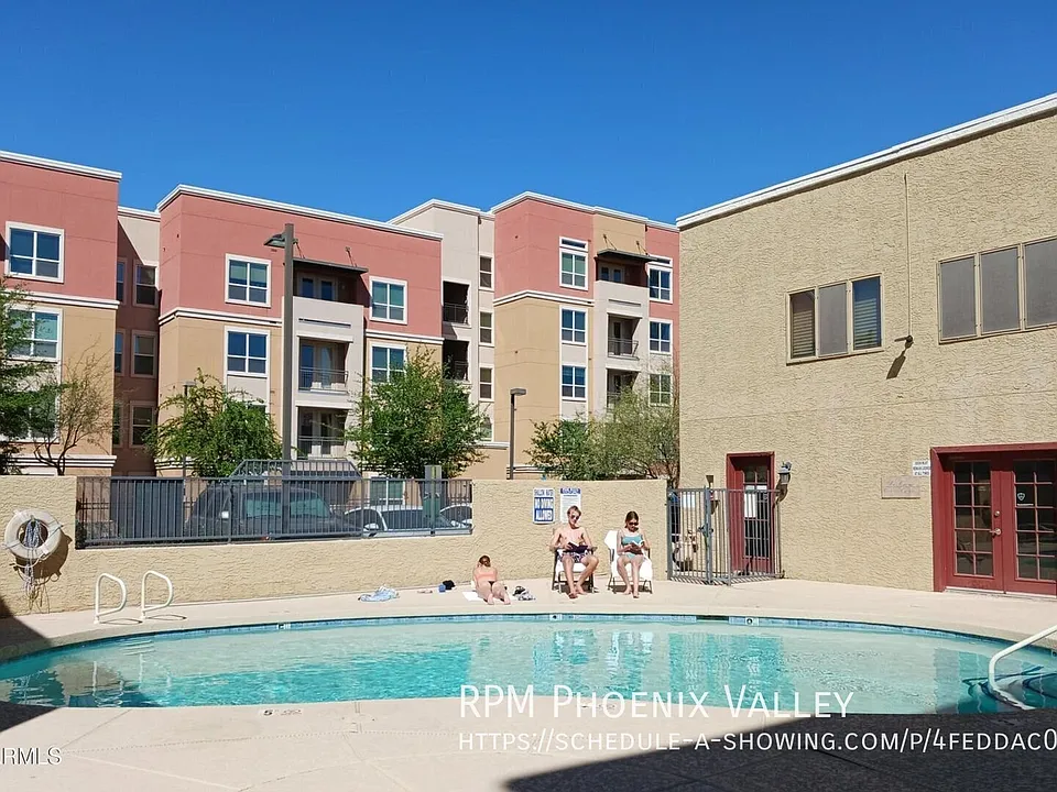 1014 E Spence Ave #101