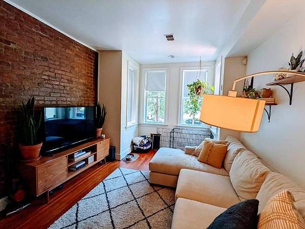 1st image of 215 12th St NE APT 1