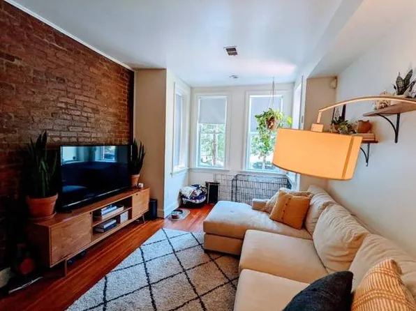 215 12th St NE APT 1, Washington, DC 20002