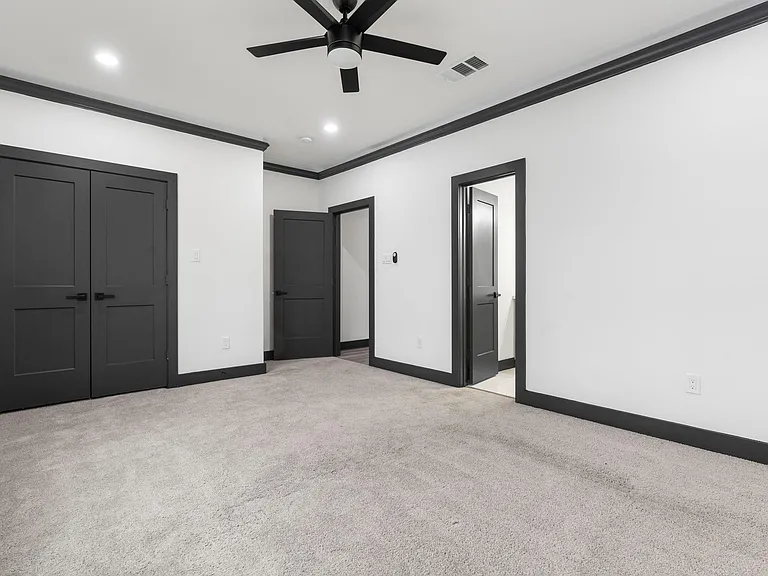 913 Panama St — Photo 16